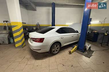 Лифтбек Skoda Superb 2016 в Кривом Роге