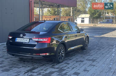 Лифтбек Skoda Superb 2015 в 