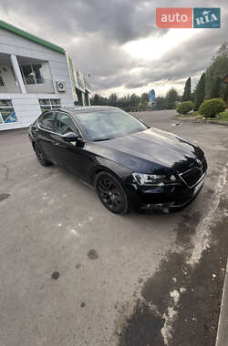Лифтбек Skoda Superb 2015 в 