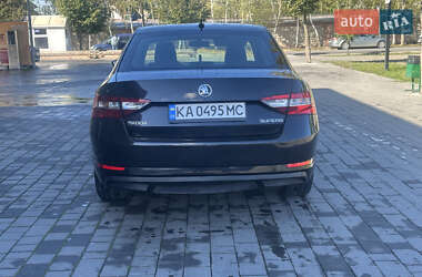Лифтбек Skoda Superb 2015 в 