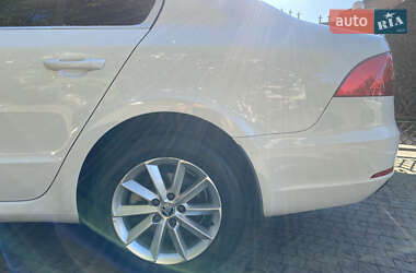 Ліфтбек Skoda Superb 2013 в  фото 12 Ліфтбек Skoda Superb 2013 в