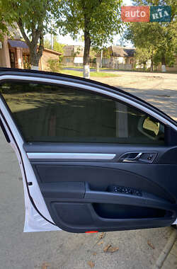 Ліфтбек Skoda Superb 2013 в  фото 23 Ліфтбек Skoda Superb 2013 в