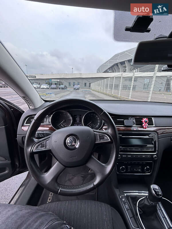 Лифтбек Skoda Superb 2014 в Львове