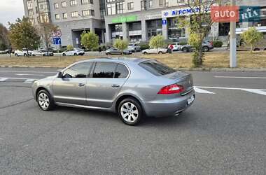 Лифтбек Skoda Superb 2012 в 