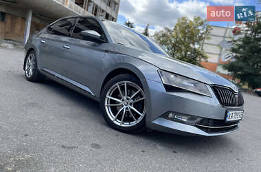 Лифтбек Skoda Superb 2015 в 