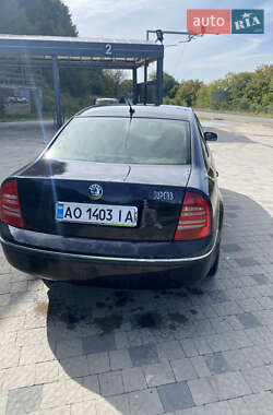 Лифтбек Skoda Superb 2003 в 