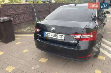 Лифтбек Skoda Superb 2016 в 