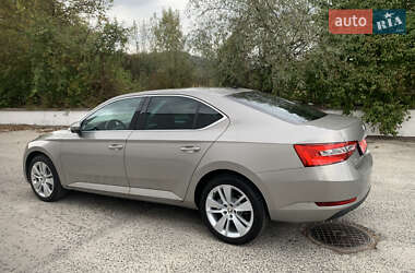 Лифтбек Skoda Superb 2017 в 
