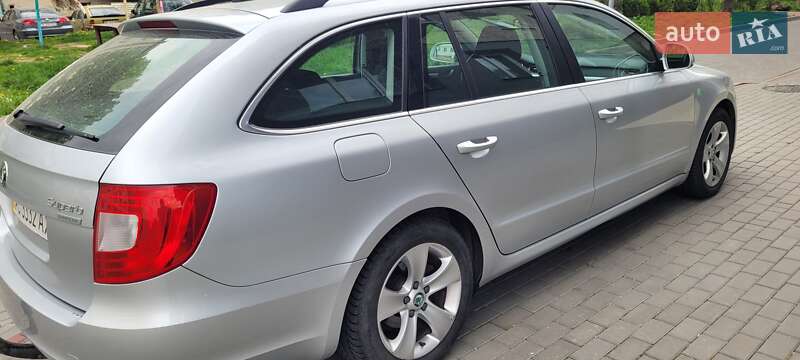 Универсал Skoda Superb 2012 в Луцке