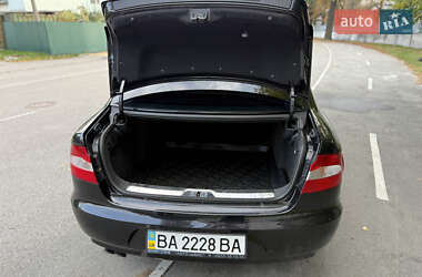 Лифтбек Skoda Superb 2012 в 