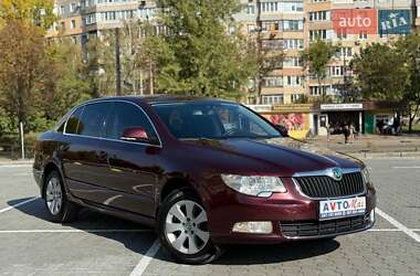 Лифтбек Skoda Superb 2012 в 