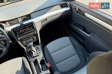 Лифтбек Skoda Superb 2012 в 
