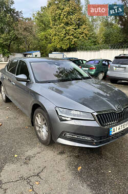 Лифтбек Skoda Superb 2023 в 