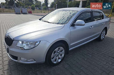 Лифтбек Skoda Superb 2011 в 