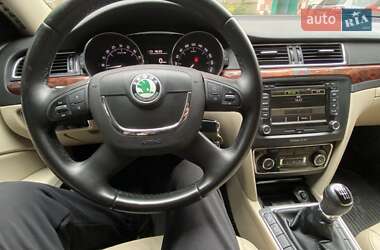 Лифтбек Skoda Superb 2011 в 