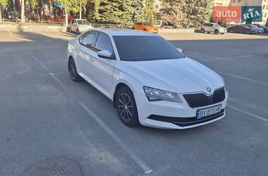 Лифтбек Skoda Superb 2015 в 