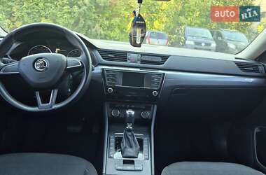Лифтбек Skoda Superb 2015 в 