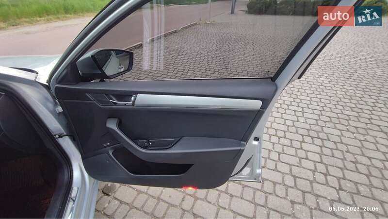 Лифтбек Skoda Superb 2015 в 