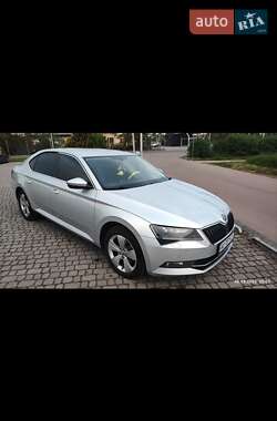 Лифтбек Skoda Superb 2015 в 