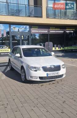 Лифтбек Skoda Superb 2012 в 