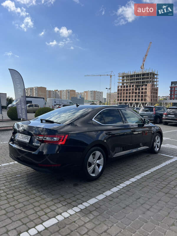 Лифтбек Skoda Superb 2015 в Львове