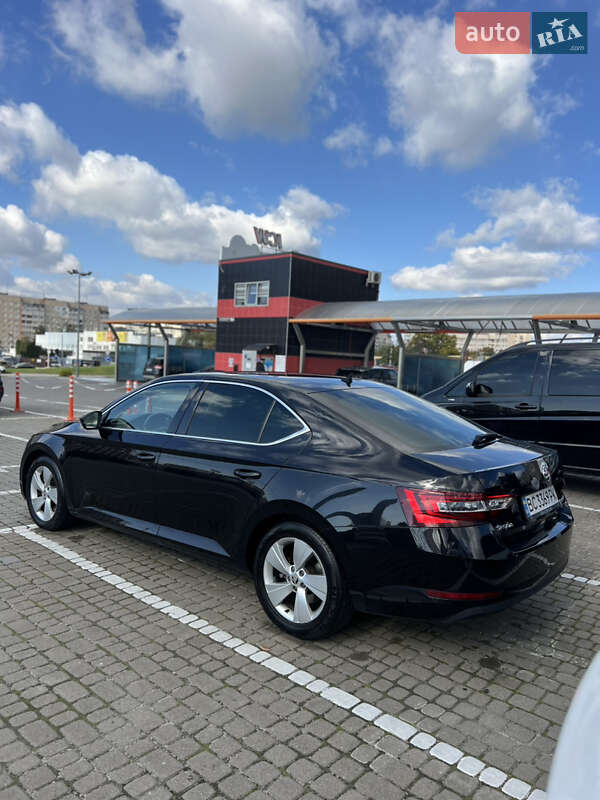 Лифтбек Skoda Superb 2015 в Львове