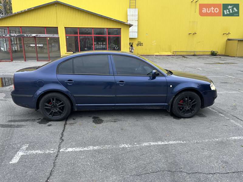 Лифтбек Skoda Superb 2002 в Кропивницком