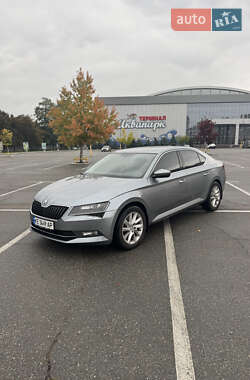 Лифтбек Skoda Superb 2016 в 