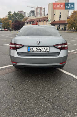 Лифтбек Skoda Superb 2016 в 