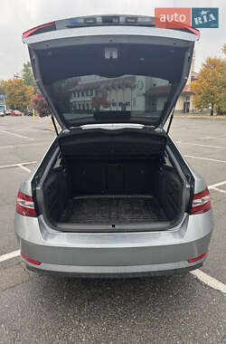 Лифтбек Skoda Superb 2016 в 
