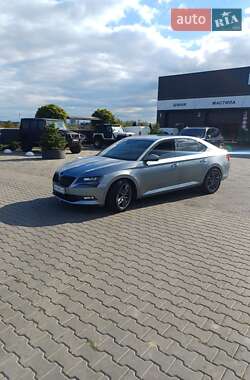 Лифтбек Skoda Superb 2015 в 