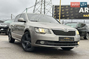 Лифтбек Skoda Superb 2014 в 