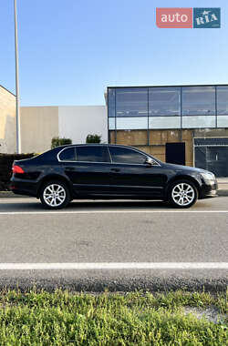 Лифтбек Skoda Superb 2013 в 