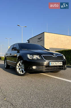 Лифтбек Skoda Superb 2013 в 
