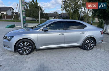 Лифтбек Skoda Superb 2016 в 
