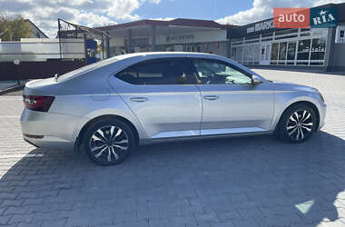 Лифтбек Skoda Superb 2016 в 