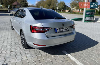 Лифтбек Skoda Superb 2016 в 