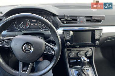 Лифтбек Skoda Superb 2016 в 