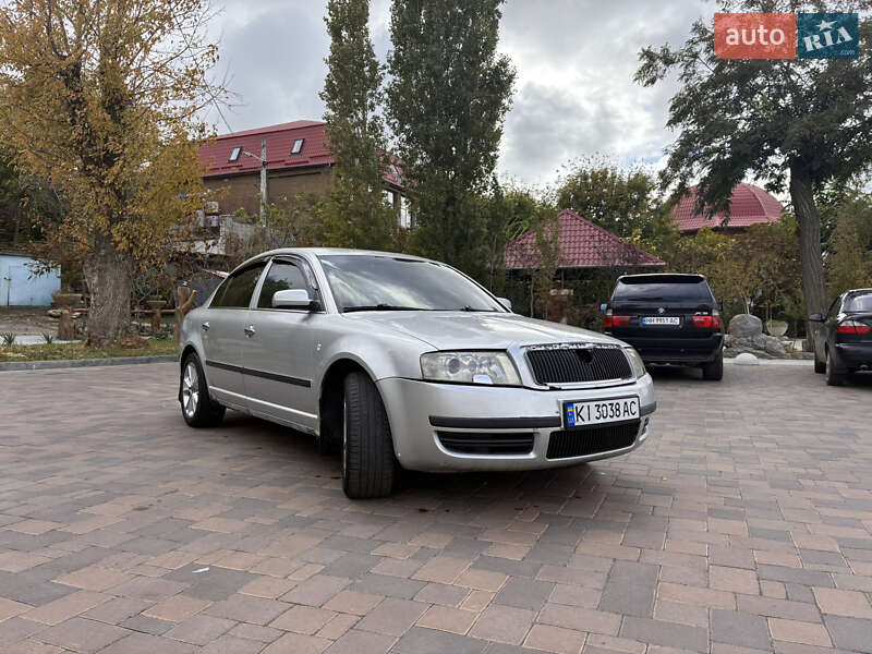 Лифтбек Skoda Superb 2004 в 