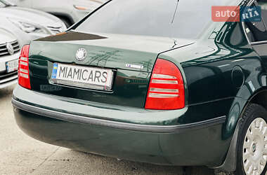 Ліфтбек Skoda Superb 2004 в 