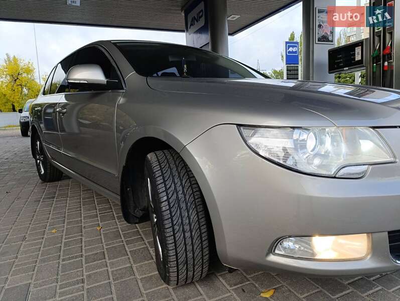 Лифтбек Skoda Superb 2010 в Николаеве