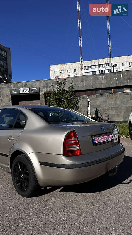 Лифтбек Skoda Superb 2003 в Черкассах