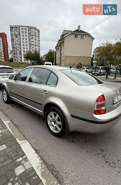 Лифтбек Skoda Superb 2006 в 