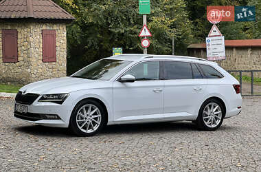 Універсал Skoda Superb 2017 в Чернівцях