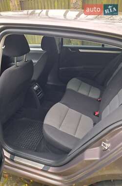 Лифтбек Skoda Superb 2012 в 