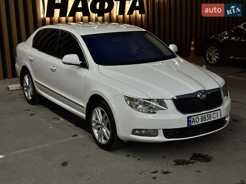 Ліфтбек Skoda Superb 2011 в Ужгороді