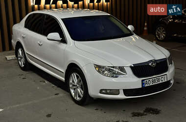 Лифтбек Skoda Superb 2011 в 