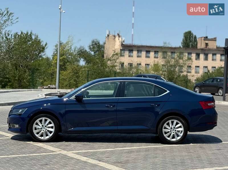 Лифтбек Skoda Superb 2015 в Кривом Роге