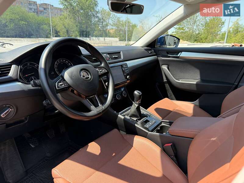 Лифтбек Skoda Superb 2015 в Кривом Роге