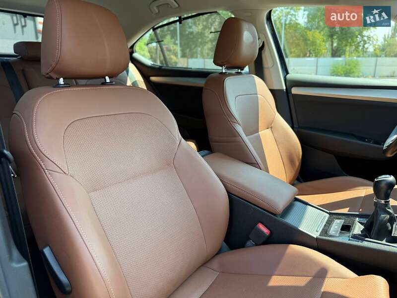Лифтбек Skoda Superb 2015 в Кривом Роге